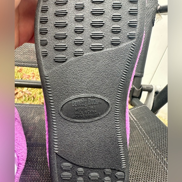 BeverlyRock Woman’s slippers Size 7.5-8 - Picture 2 of 5